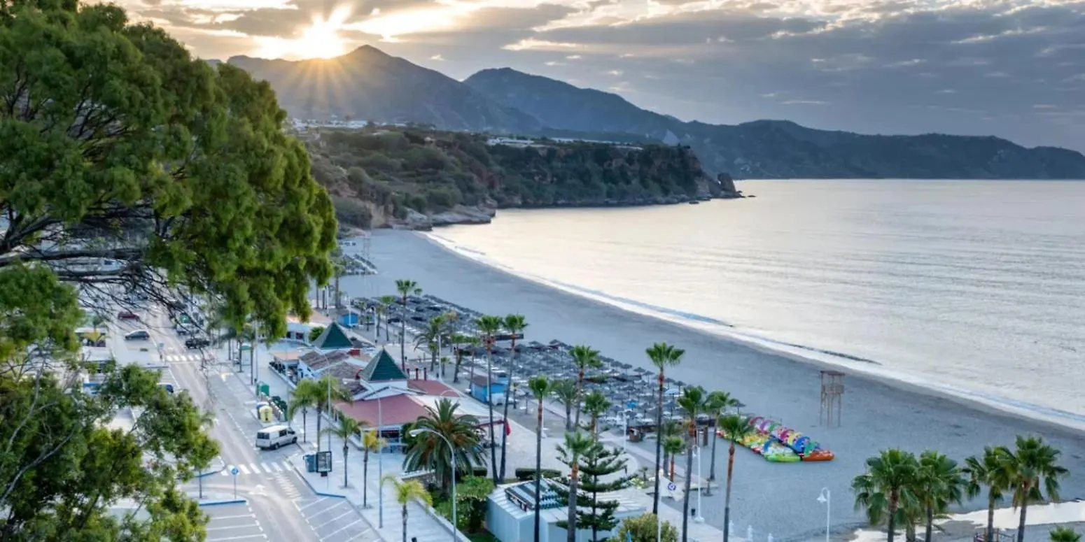 Playa, Piscina Y Relax En Este Coqueto Apartamento En Nerja